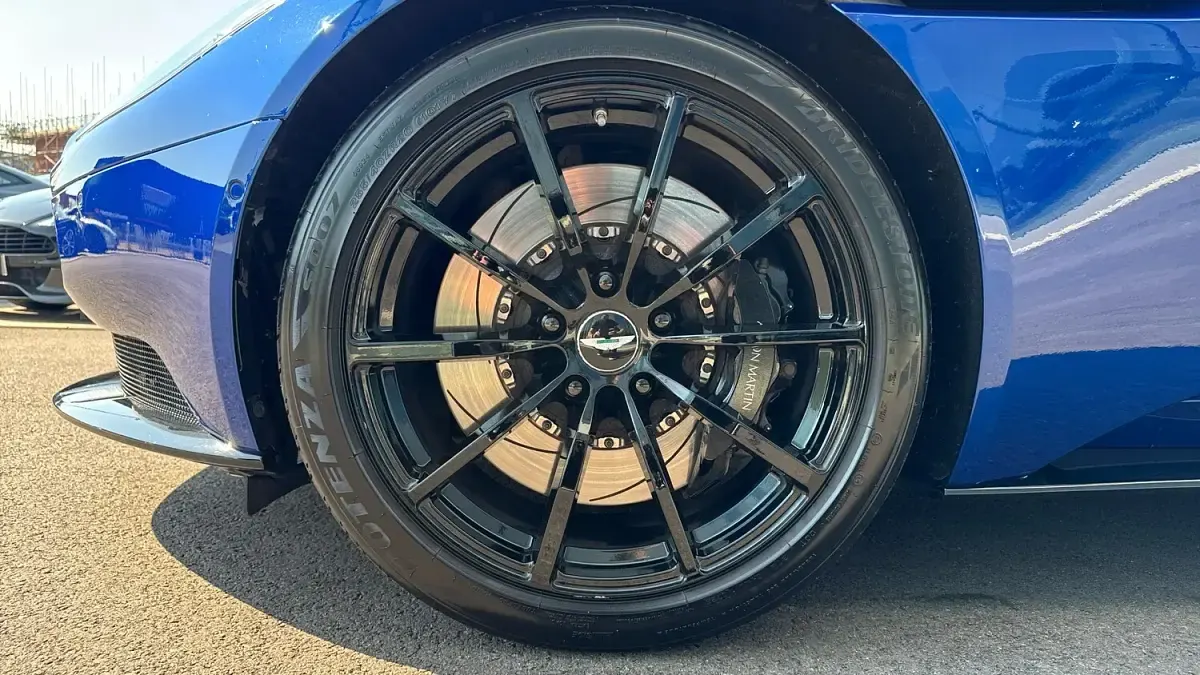 Used Aston Martin DB11 503 HP (369 kW) 2020 Blue Cabriolet