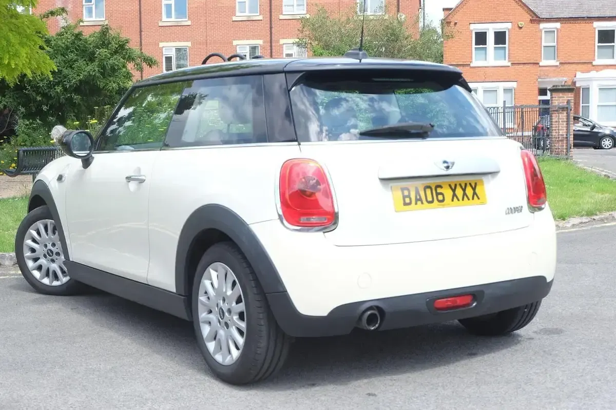 Used Mini Cooper Hatch 2015 White Hatchback