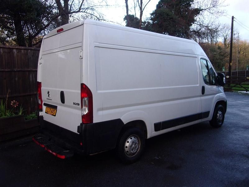 Used Peugeot Boxer 140 HP (102 kW) 2021 White Van