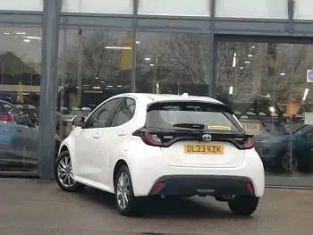 Used Toyota Yaris 116 HP (85 kW) 2023 White Hatchback