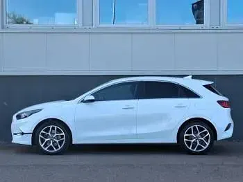 Usado Kia Ceed 158 HP (116 kW) 2022 Branco Citadino