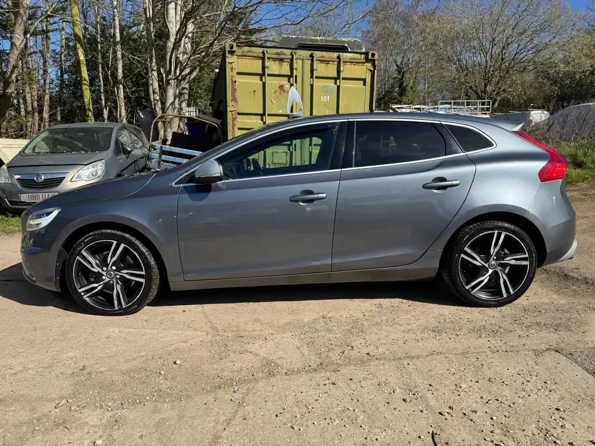 Used Volvo V40 R-Design Pro 190 HP (139 kW) 2017 Grey Hatchback