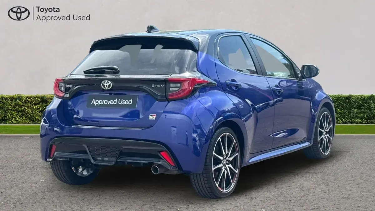 Used Toyota Yaris Sport 130 HP (95 kW) 2024 Juniper blue bitone Hatchback