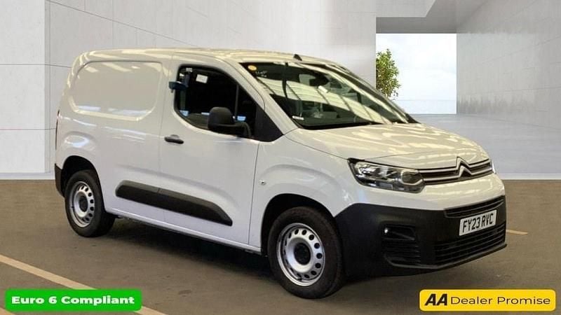 Used Citroën Berlingo PureTech 108 HP (79 kW) 2023 White MPV