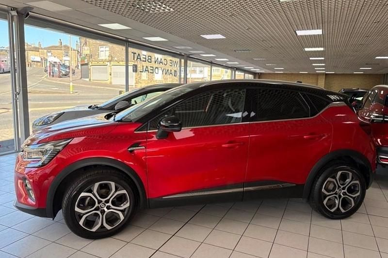 Red/black Used 2022 Renault Captur Techno SUV | £13,995 (Fair price) - Image 1/1