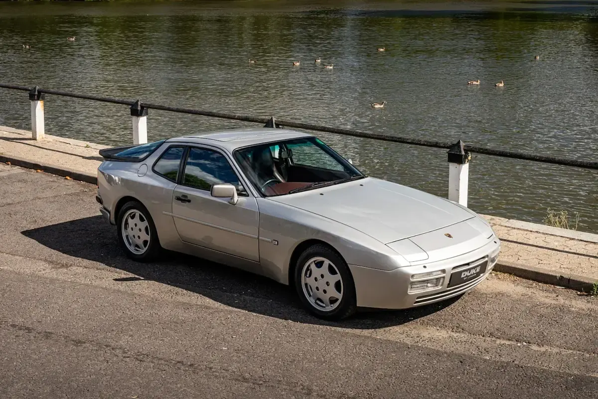 Used Porsche 944 Turbo 220 HP (161 kW) 1986 Silver Coupe