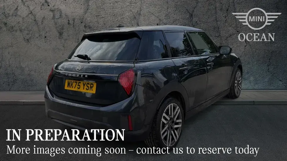 Usado Mini Cooper Hatch 113 kW (154 CV) 2026 Gris Utilitario