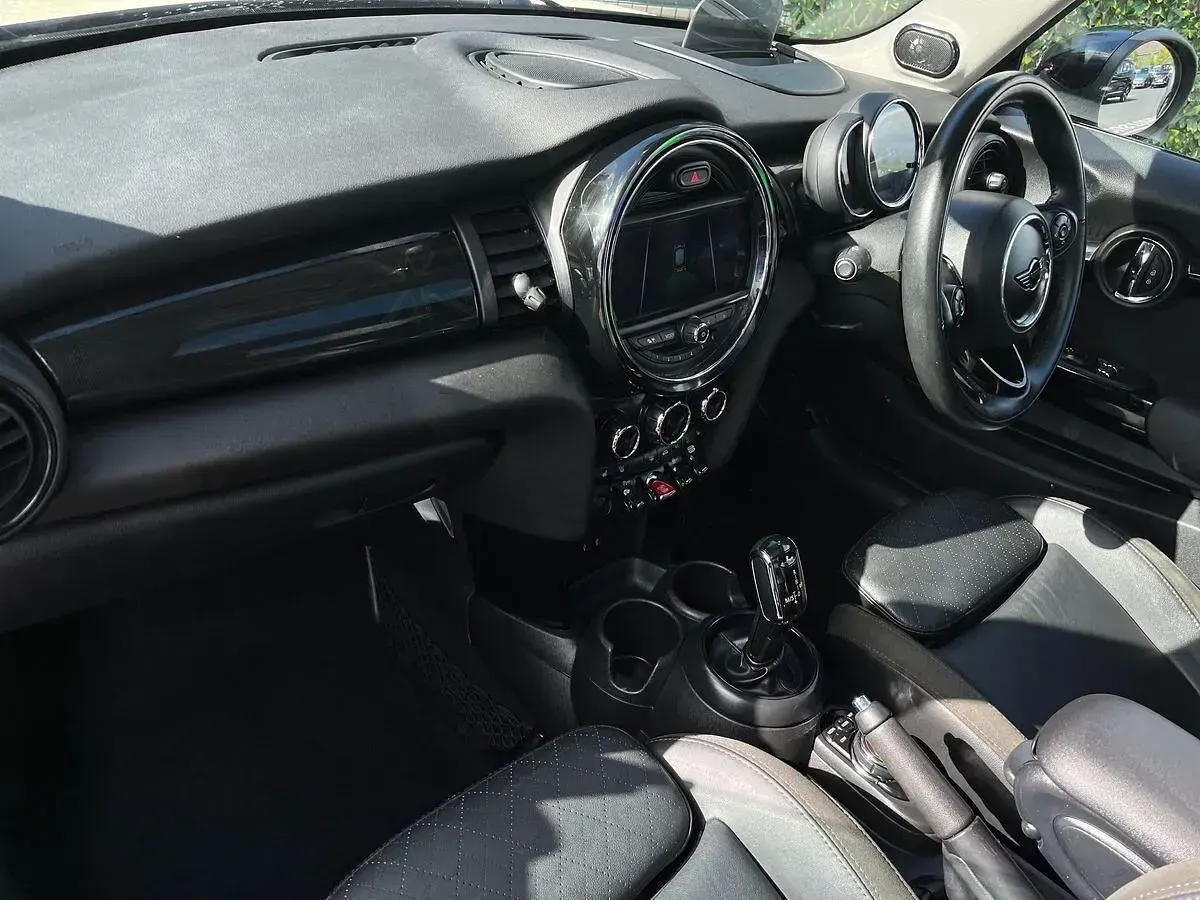 Used Mini Cooper Hatch 136 HP (100 kW) 2018 White Hatchback