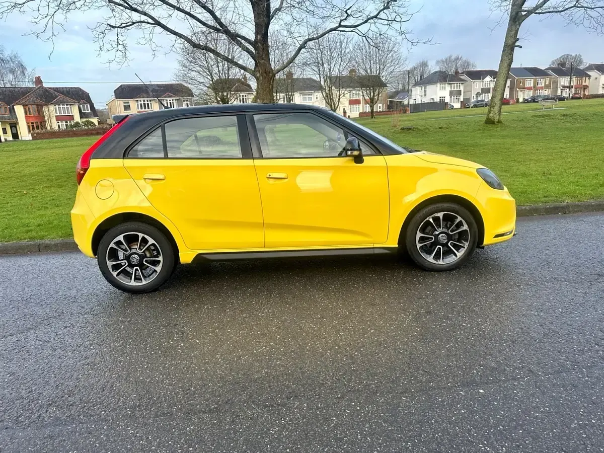 Used MG MG3 106 HP (77 kW) 2016 Yellow Hatchback