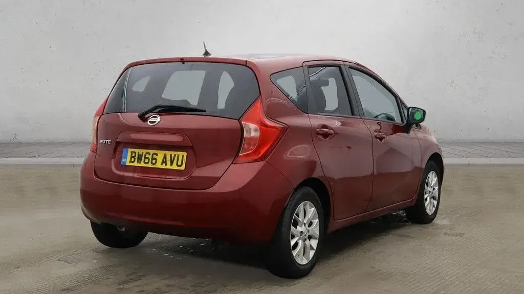 Begagnad Nissan Note Acenta 80 HK (58 kW) 2016 Röd Halvkombi