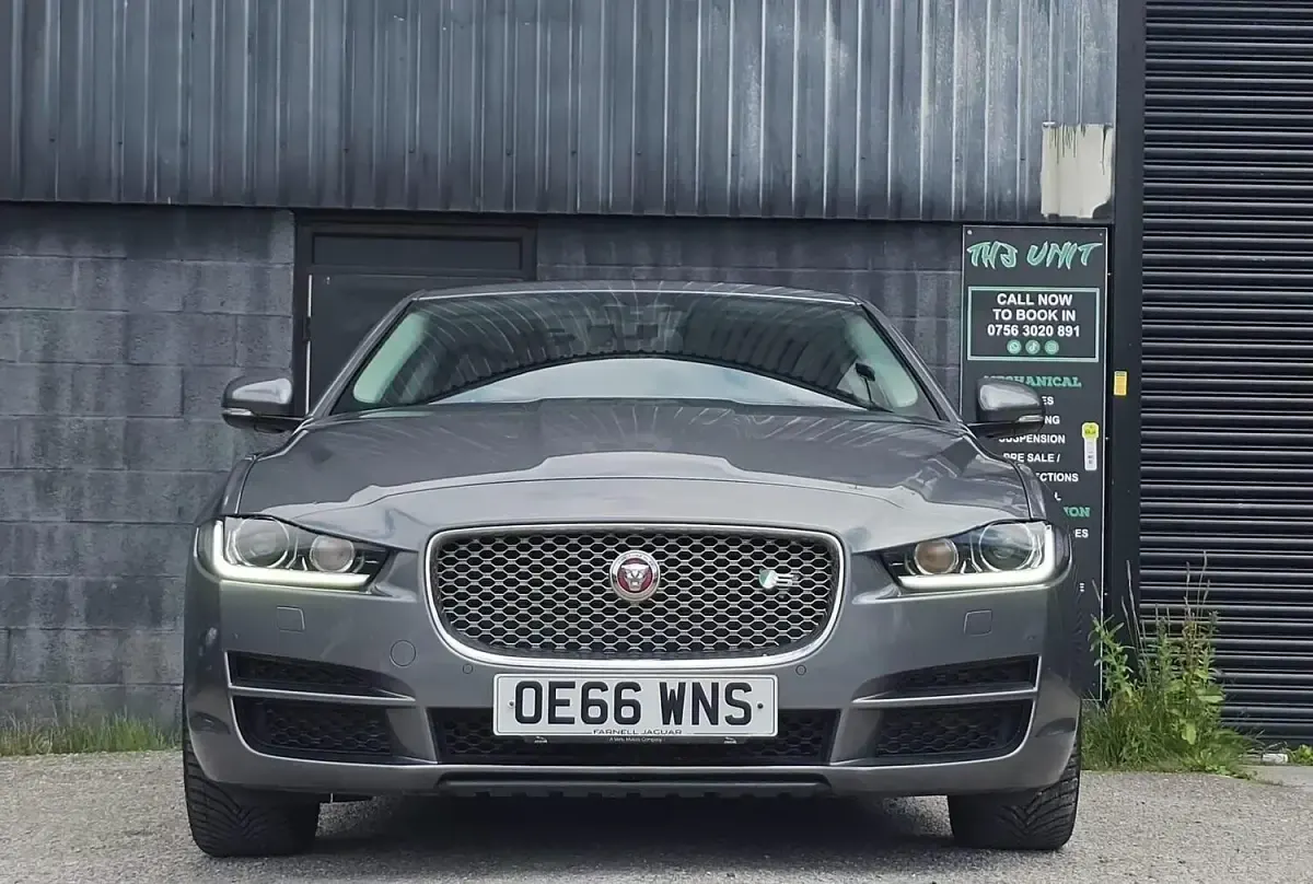 Used Jaguar XE Portfolio 180 HP (132 kW) 2017 Grey Sedan