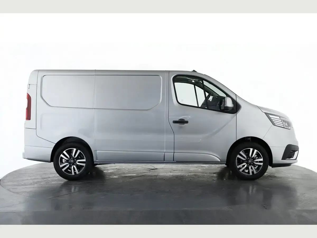 New Renault Trafic 2025 Grey MPV