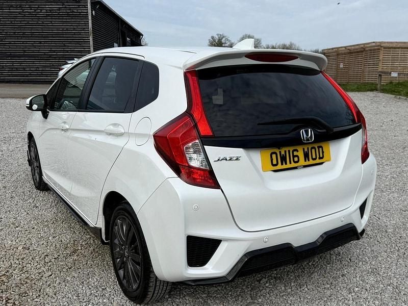 Used Honda Jazz EX 102 HP (75 kW) 2016 White Hatchback