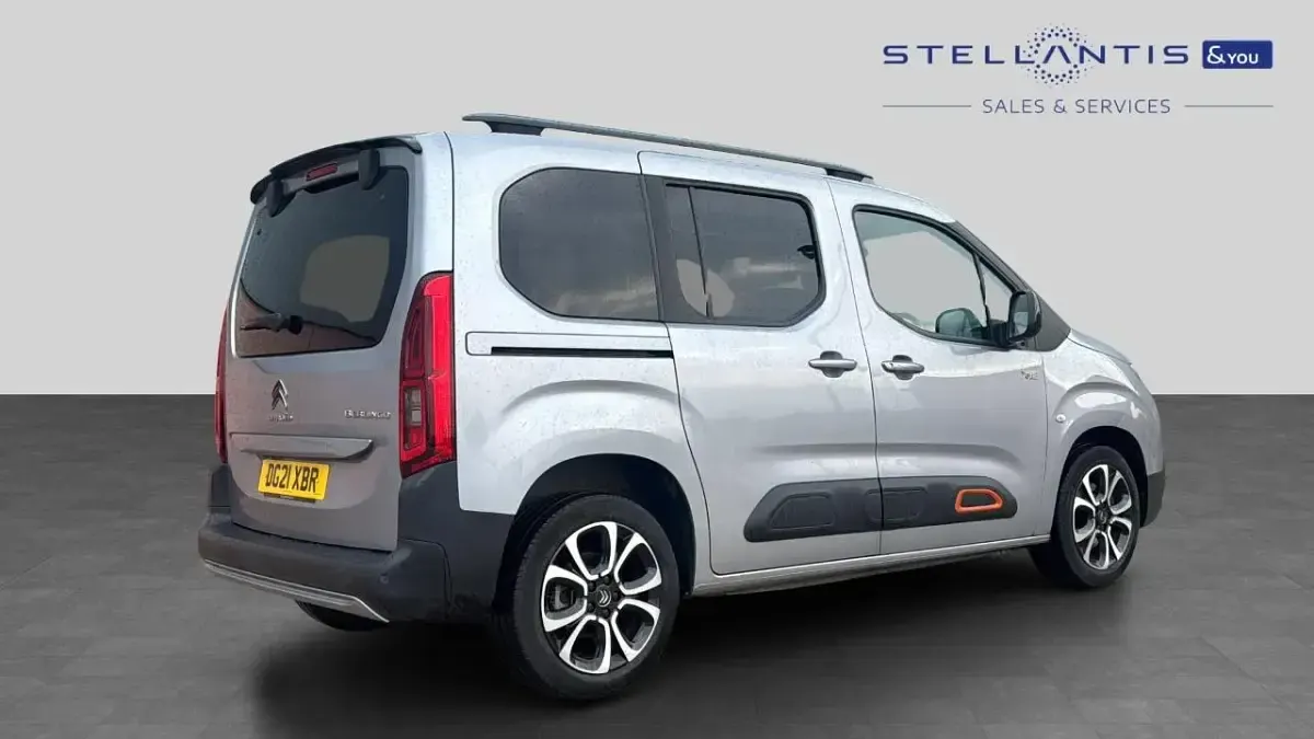 Usado Citroën Berlingo Flair 100 HP (73 kW) 2021 Cinzento Monovolume