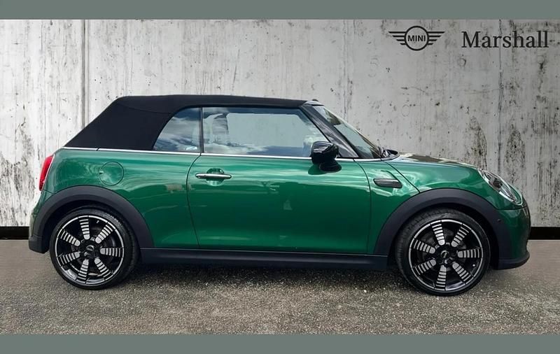 Used Mini Cooper Cabriolet Exclusive 134 HP (98 kW) 2024 Green Cabriolet