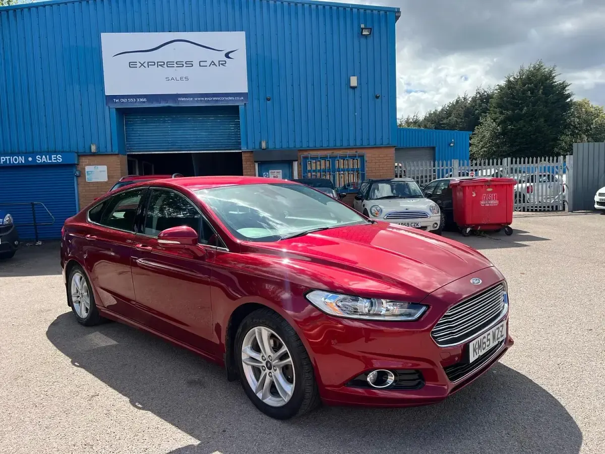 Used Ford Mondeo Titanium 2015 Red Hatchback