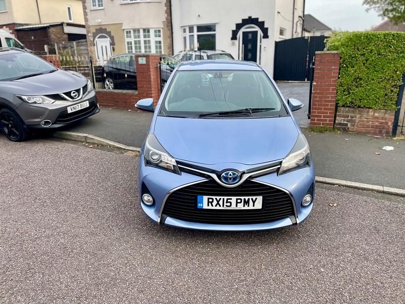 Blue Used 2015 Toyota Yaris Hybrid Hatchback | £6,800 (Fair price) - Image 1/4