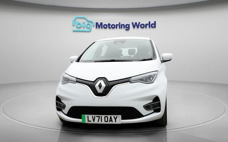 Used Renault Zoe Iconic 100 kW (136 HP) 2021 White Hatchback