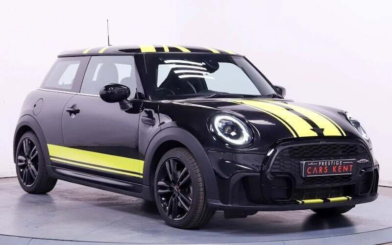 Black Used 2022 Mini Cooper Hatch Hatchback | £19,820 (A bit pricey) - Image 1/4