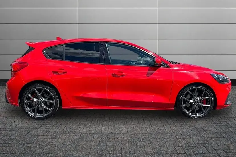 Used Ford Focus ST 187 HP (137 kW) 2019 Red Hatchback