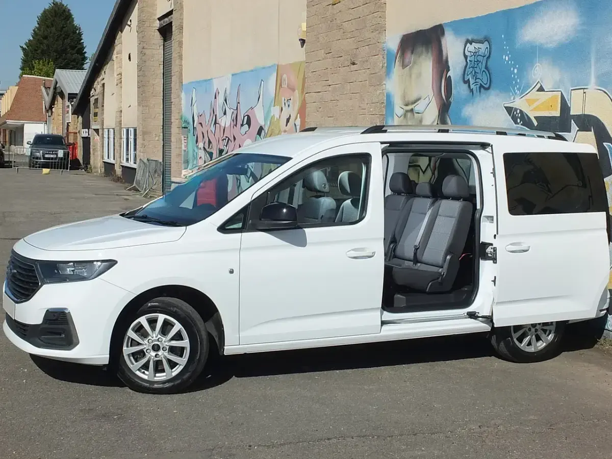 Used Ford Tourneo Connect Titanium 122 HP (89 kW) 2024 White MPV