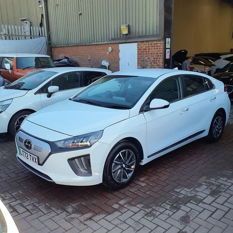 Usado Hyundai Ioniq Premium 99 kW (135 CV) 2022 Blanco Utilitario