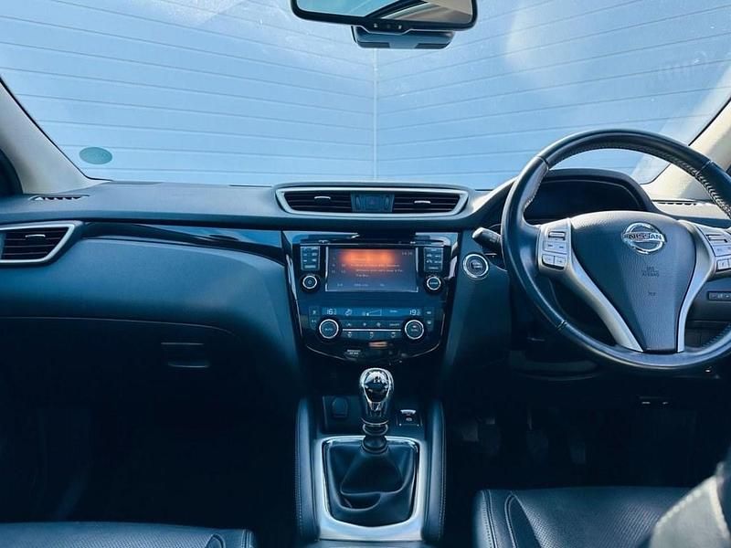 Used Nissan Qashqai S 130 HP (95 kW) 2016 Silver SUV