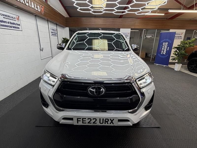 Used Toyota HiLux 148 HP (108 kW) 2022 White Pickup