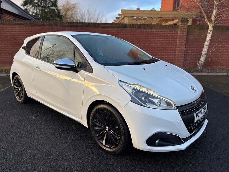 Used Peugeot 208 2017 White Hatchback