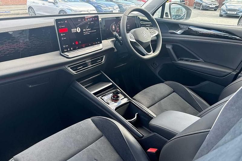 Used VW Tiguan Elegance 150 HP (110 kW) 2025 Pure white SUV