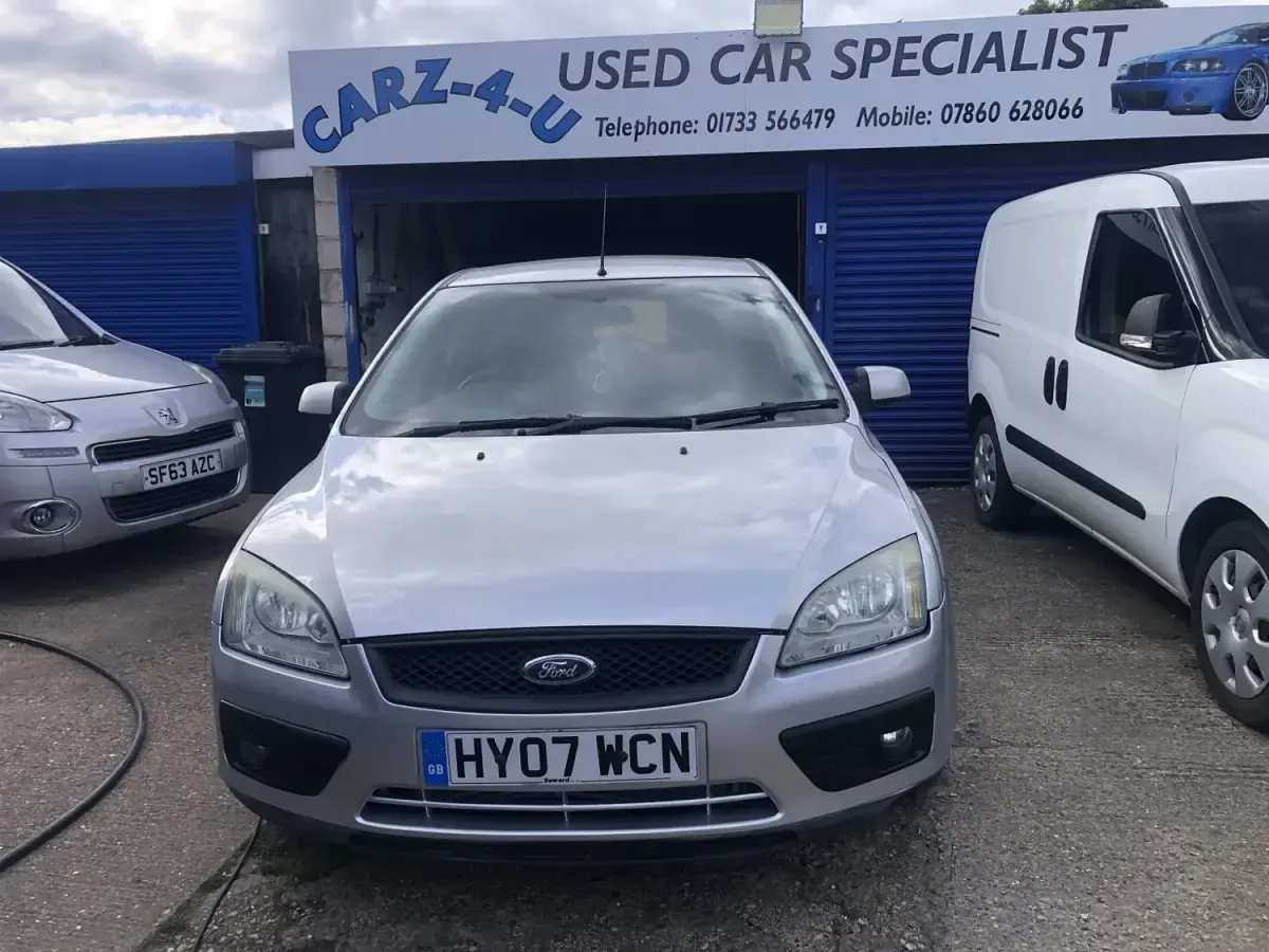 Używany Ford Focus 100 KM (73 kW) 2007 Srebrny Hatchback