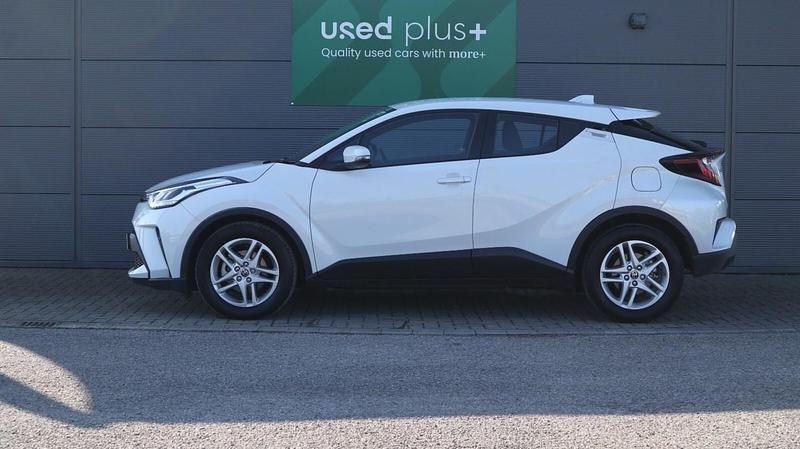 Used Toyota C-HR 122 HP (89 kW) 2023 White SUV