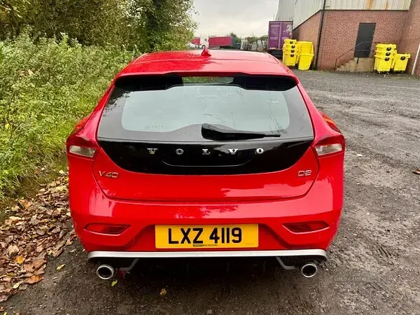 Used Volvo V40 R-Design 115 HP (84 kW) 2015 Red Hatchback