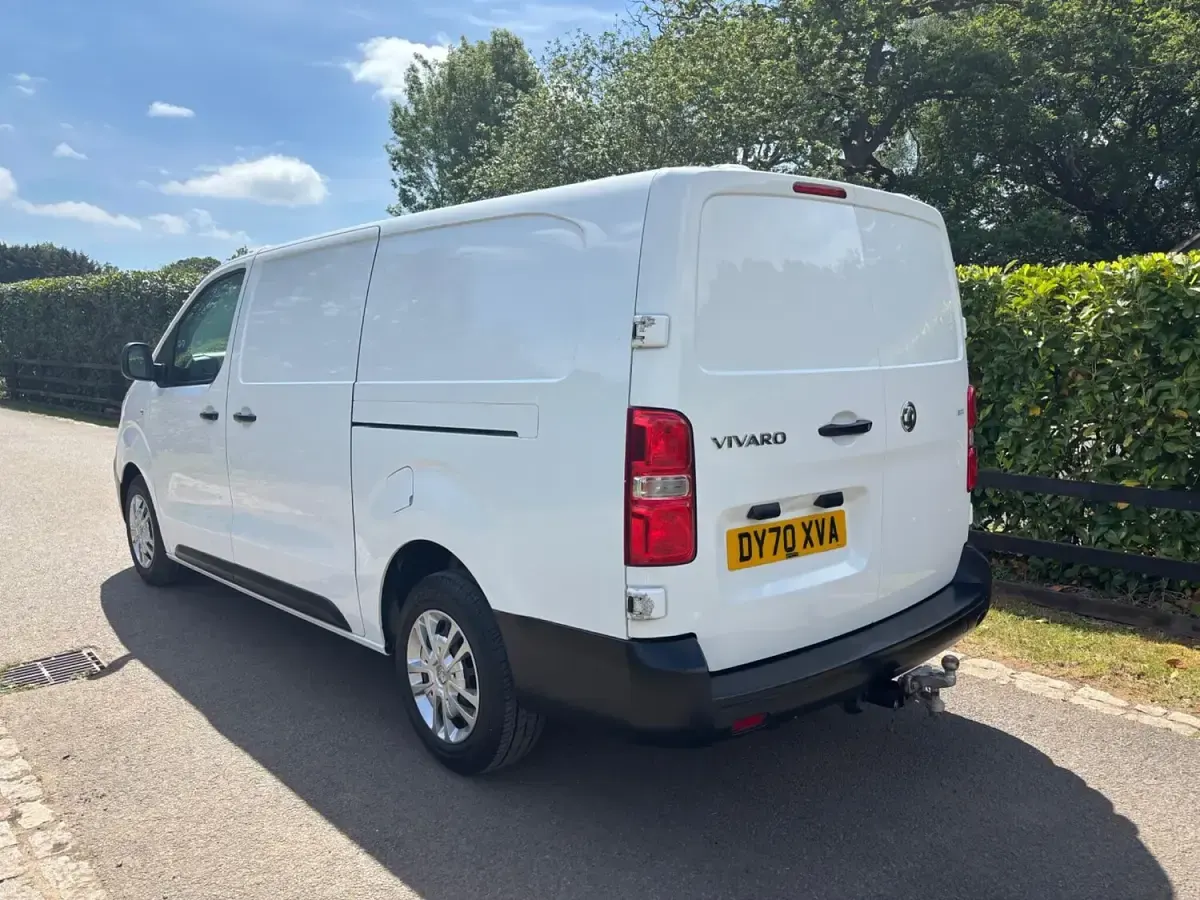 Used Vauxhall Vivaro 100 HP (73 kW) 2020 White MPV