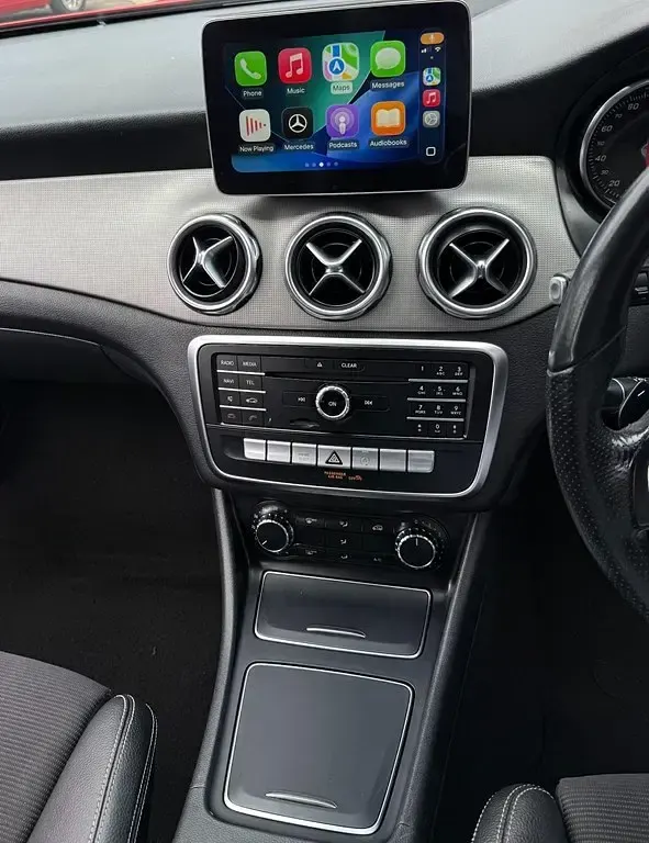 Used Mercedes GLA180 Urban 122 HP (89 kW) 2018 Red SUV