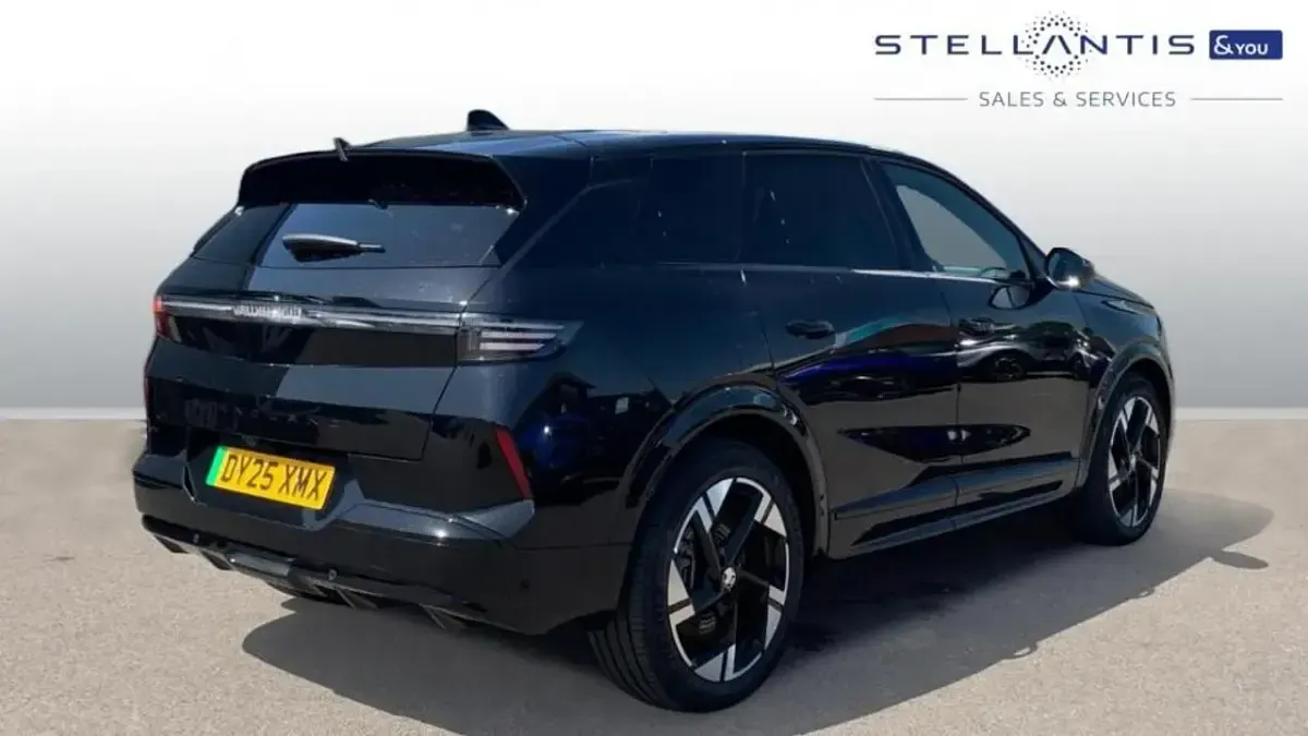 Used Vauxhall Grandland Ultimate 154 kW (210 HP) 2025 Black SUV