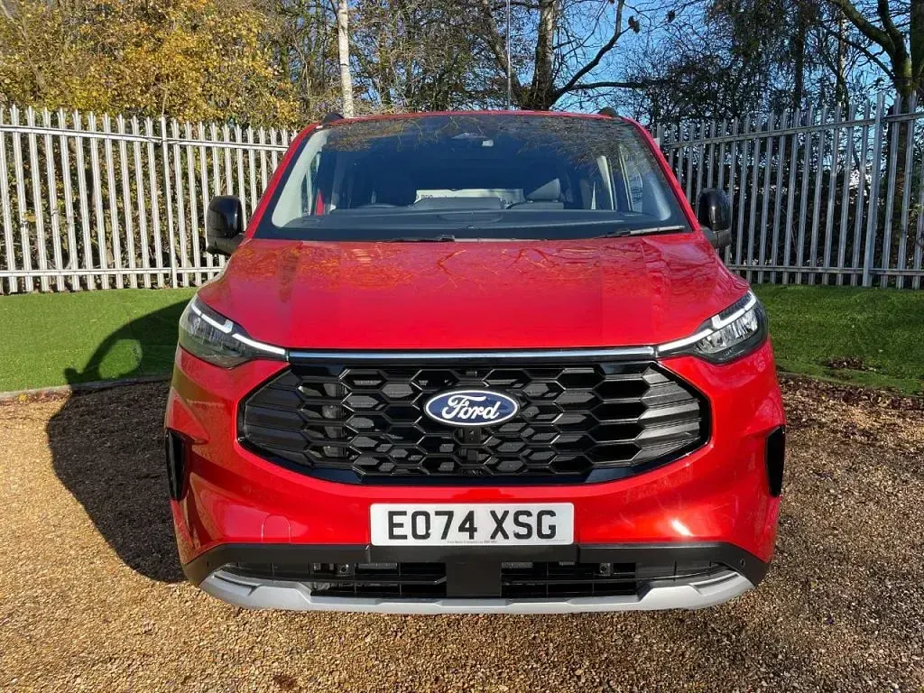 Used Ford Tourneo Active 170 HP (125 kW) 2024 Red MPV