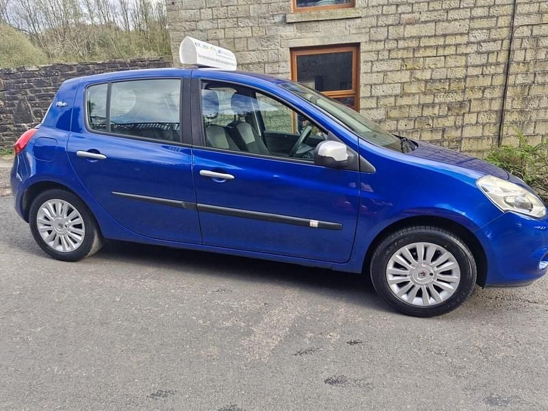 Used Renault Clio II 2010 Blue Hatchback