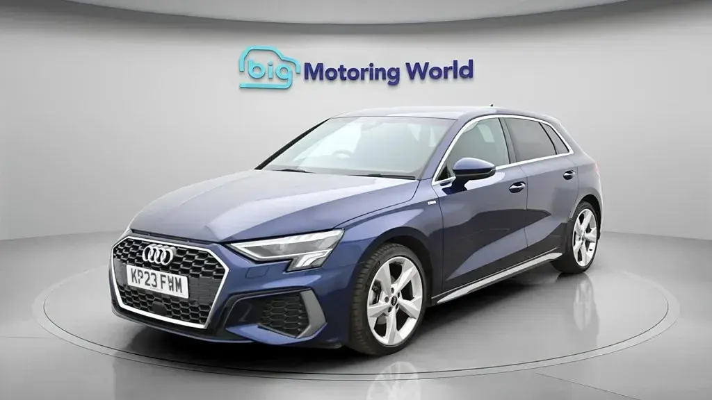 Begagnad Audi A3 Sportback S-Line 150 HK (110 kW) 2023 Blå Halvkombi