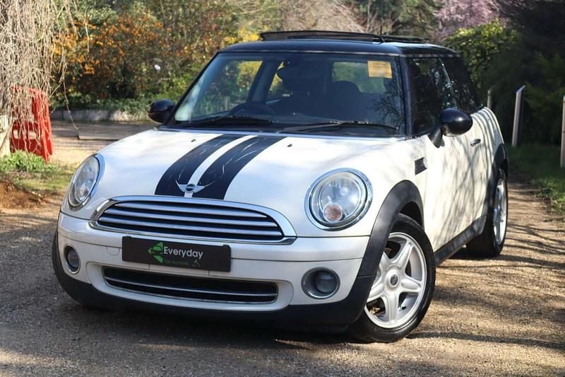Used Mini Cooper Hatch 120 HP (88 kW) 2008 White Hatchback