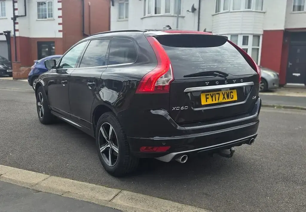 Used Volvo XC60 R-Design 190 HP (139 kW) 2017 Black SUV