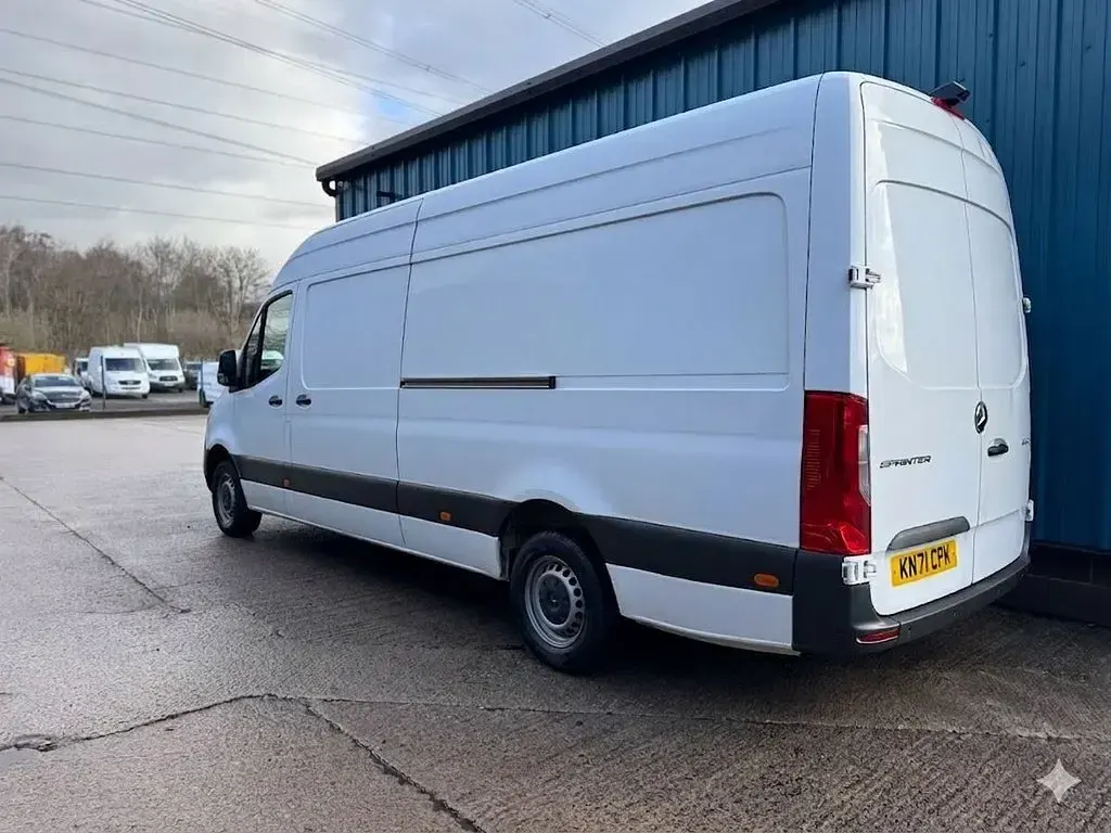 Used Mercedes Sprinter Progressive 150 HP (110 kW) 2021 White Van