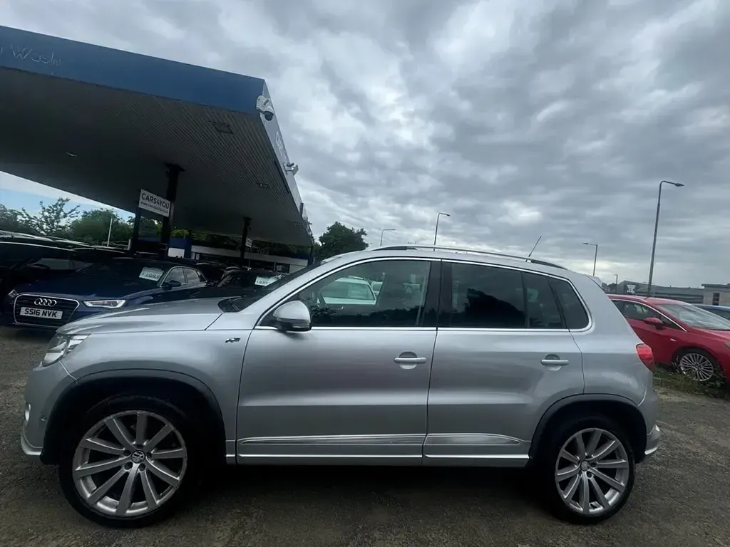 Second-hand VW Tiguan Match 168 CP (123 kW) 2010 Argintiu SUV