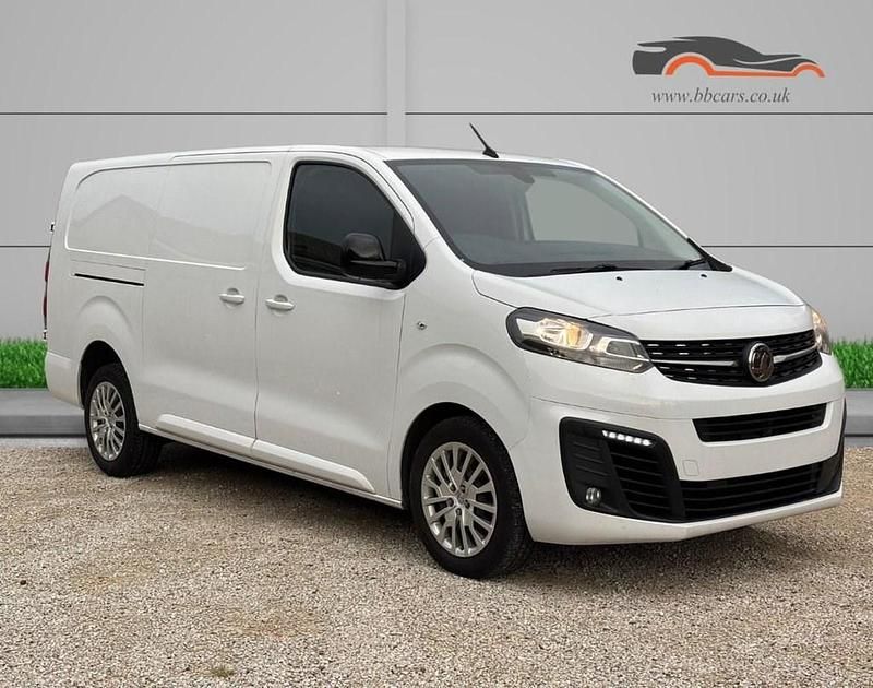 Used Vauxhall Vivaro S 100 HP (73 kW) 2023 White MPV