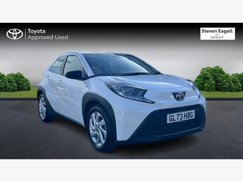 Used Toyota Aygo X PURE 72 HP (52 kW) 2023 White SUV