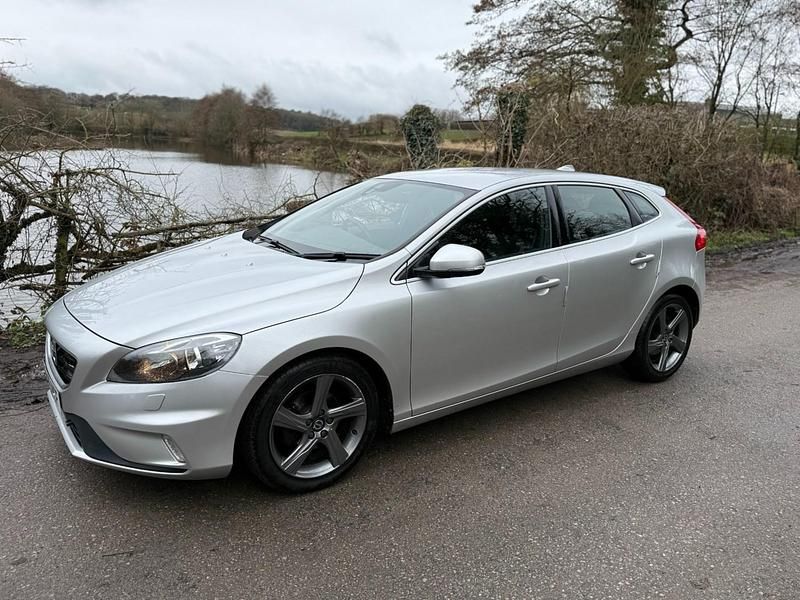 Used Volvo V40 R-Design 115 HP (84 kW) 2015 Silver Hatchback