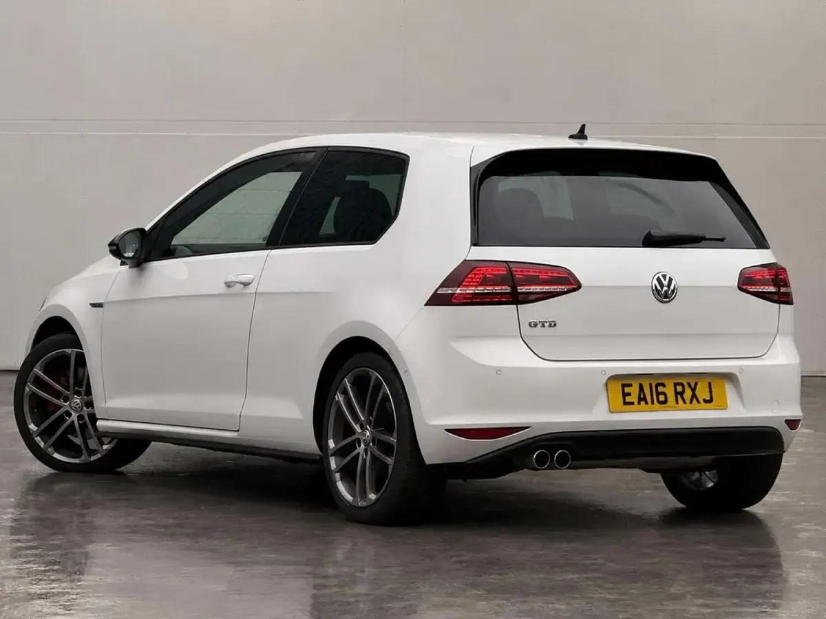 Used VW Golf VII GTD 181 HP (133 kW) 2016 White Hatchback
