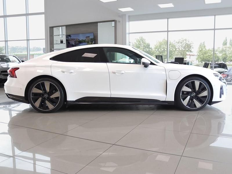 Used Audi e-tron GT quattro Comfort 389 kW (530 HP) 2021 White Sedan