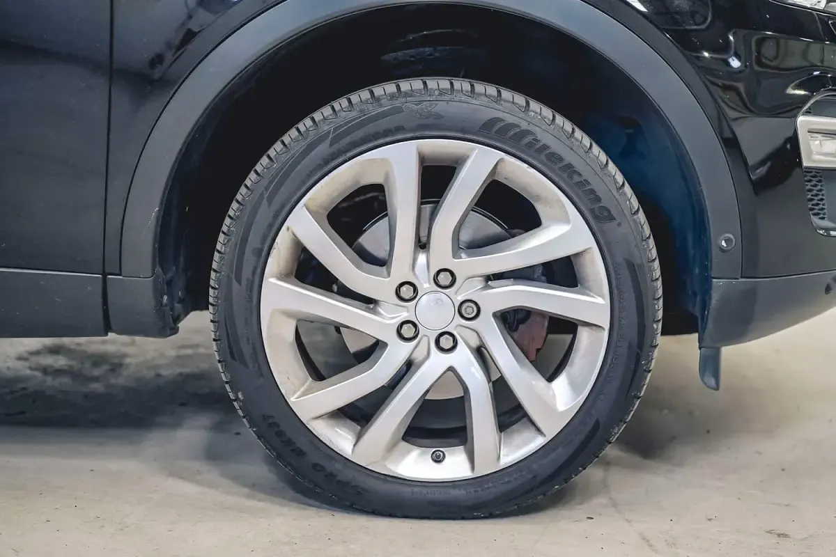 Used Land Rover Discovery Sport HSE Luxury 180 HP (132 kW) 2018 Black SUV