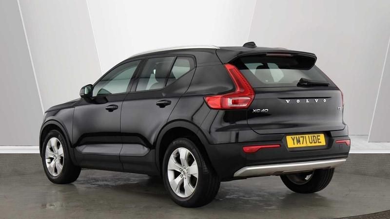 Used Volvo XC40 Momentum 163 HP (119 kW) 2022 Black SUV